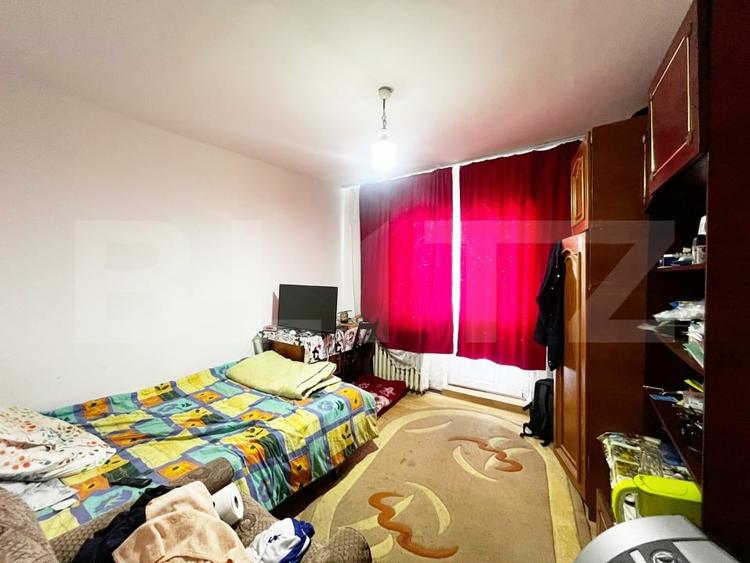Apartament cu 5 camere decomandat, mobilat în Canta