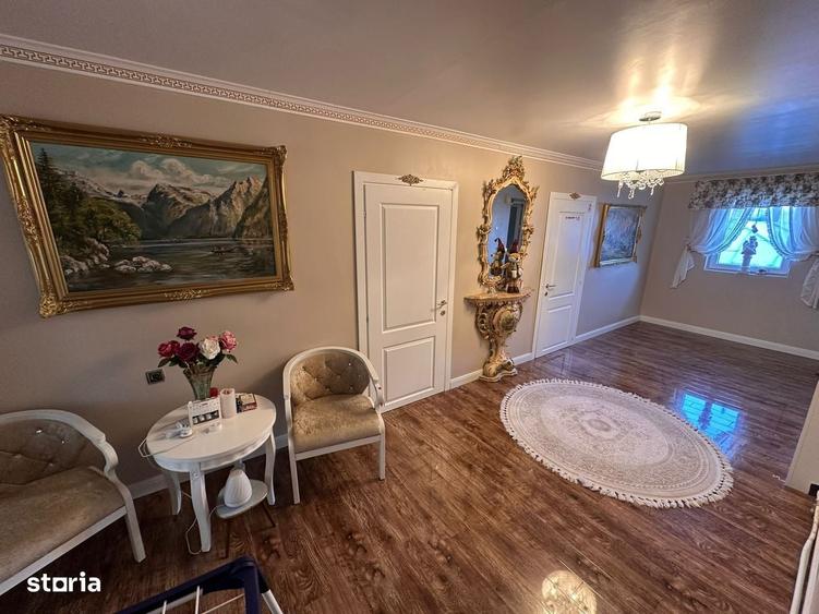 Casă cu 4 camere în Central