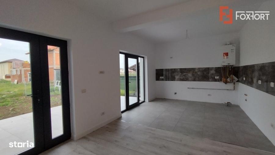Casă cu 3 camere în Est