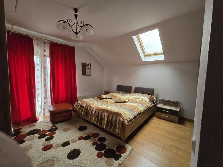 Casă individuală cu 4 camere decomandat cu Garaj în Central