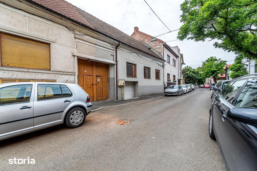 Casă cu 6 camere cu Teren 558 Mp în Central