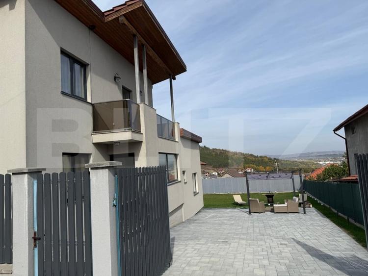 Casă individuală cu 4 camere cu Canalizare în Exterior Est