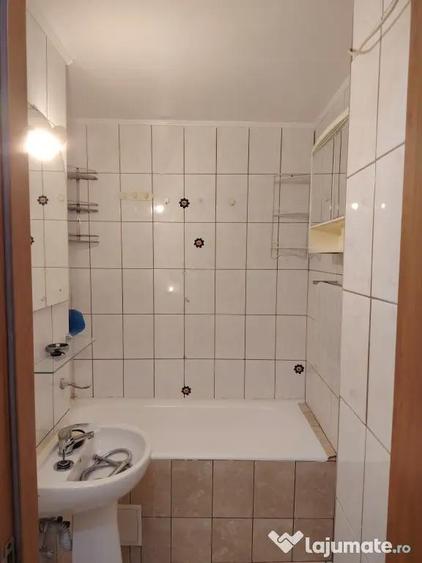 Apartament cu 2 camere decomandat în Arcul de Triumf