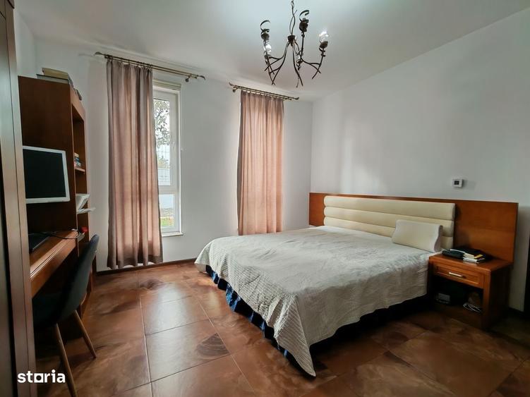 Casă cu 4 camere în Central
