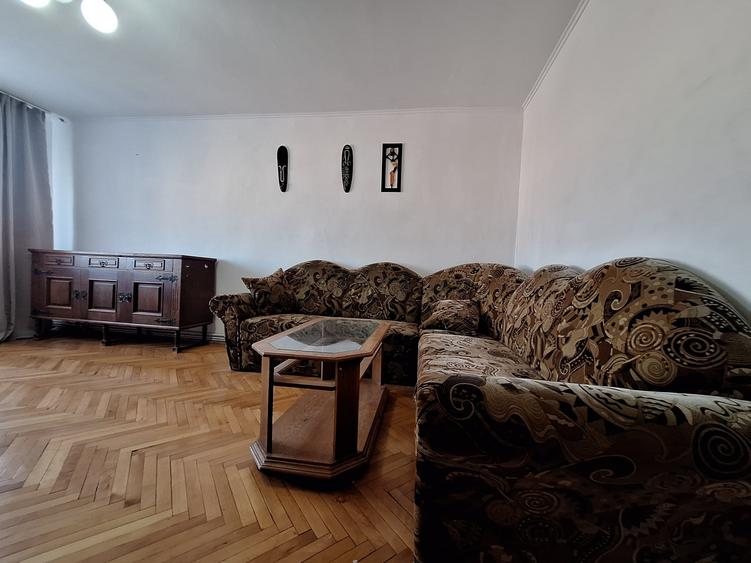 Apartament cu 3 camere decomandat, mobilat în Lipovei
