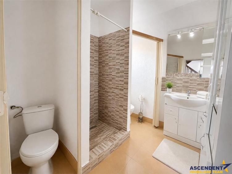 Casă cu 4 camere cu Teren 3227 Mp în Central