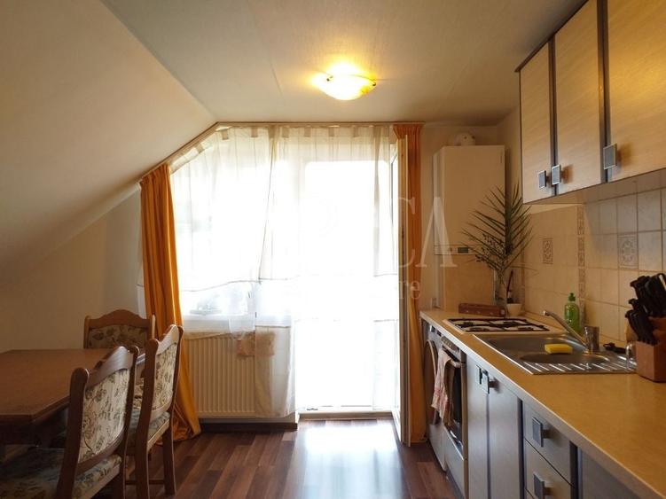 Casă individuală cu 8 camere cu Canalizare în Someșeni