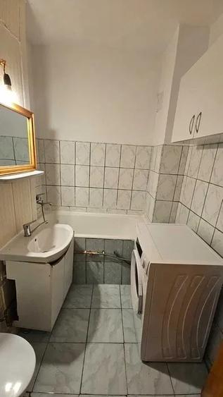 Apartament cu 3 camere decomandat, mobilat în Alexandru cel Bun