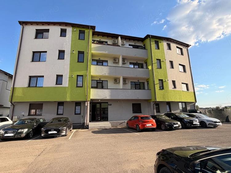 Apartament cu 3 camere semidecomandat în Giroc