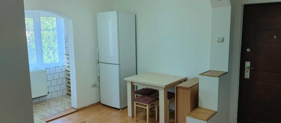 Apartament cu 2 camere decomandat în Soarelui