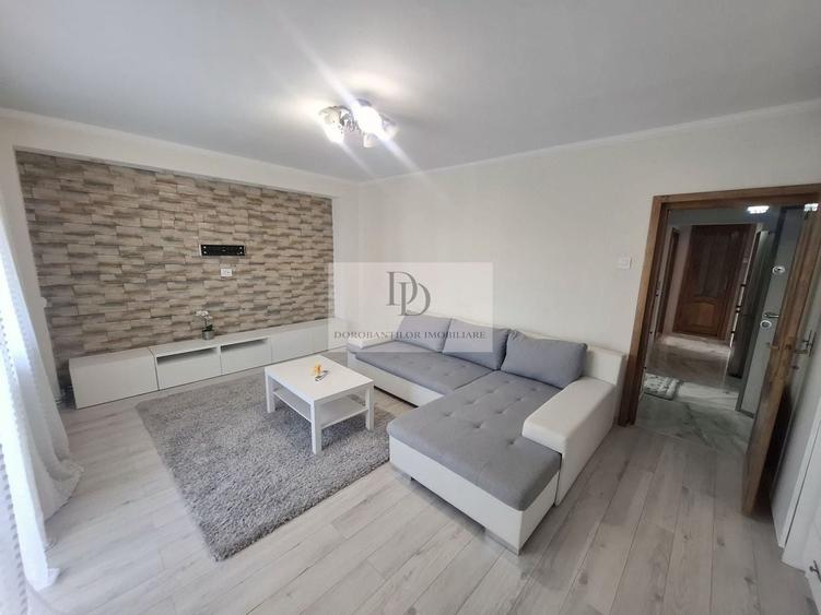 Apartament cu 3 camere decomandat, mobilat în Central