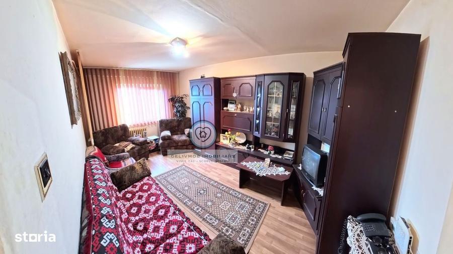 Apartament cu 3 camere decomandat în Malu Roșu