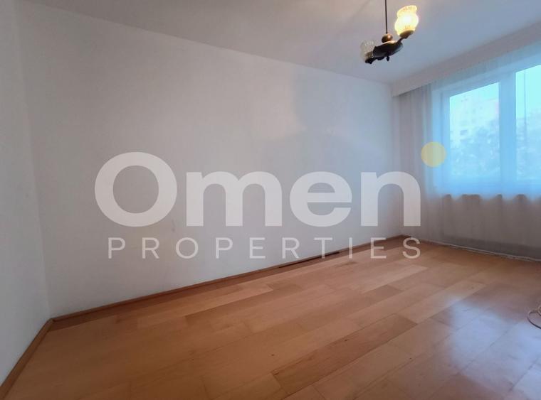 Apartament cu 3 camere semidecomandat în Decebal