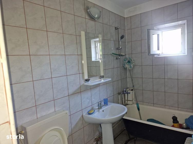 Apartament cu 3 camere decomandat în Nicolina