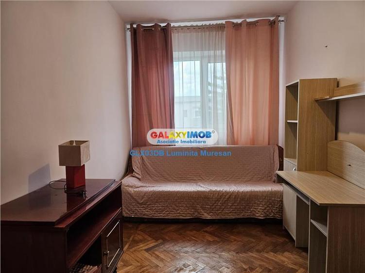 Apartament cu 3 camere semidecomandat, mobilat în Micro 9