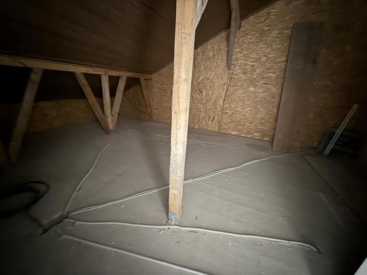 Duplex cu 4 camere cu Canalizare în Central
