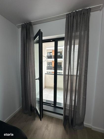 Garsonieră în Vest