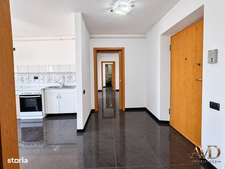 Apartament cu 3 camere decomandat în Noua