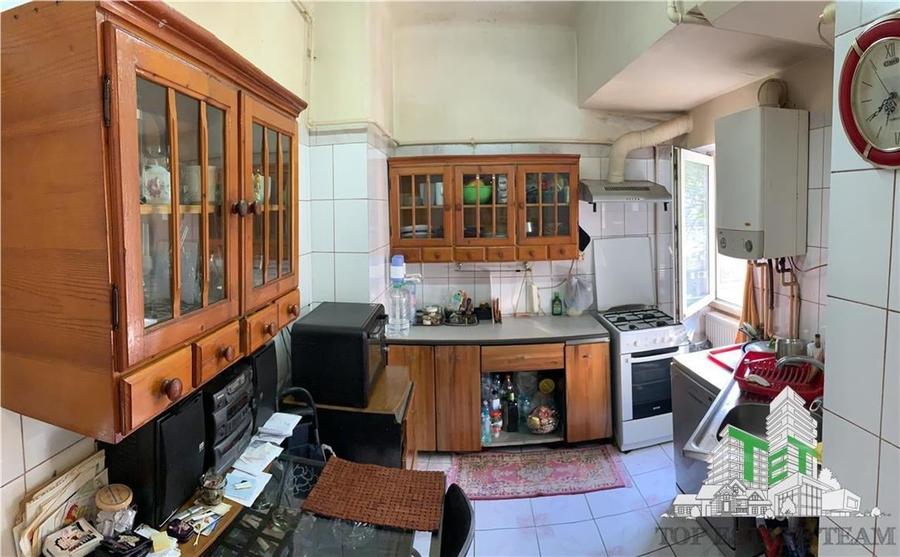 Apartament cu 4 camere semidecomandat în Universitate