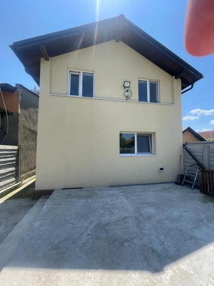 Casă individuală cu 5 camere cu Canalizare în Cernele