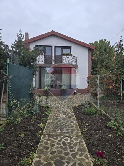 Casă individuală cu 5 camere cu Teren 958 Mp în Nord