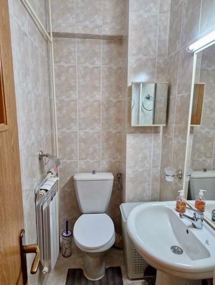 Apartament cu 3 camere decomandat în Moșilor