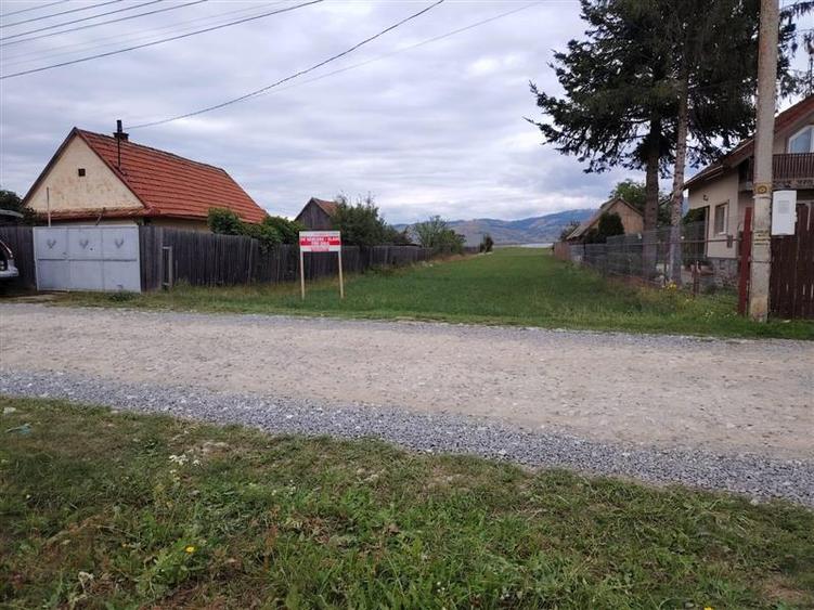 Teren Construcții intravilan de 2227 mp, în Vest