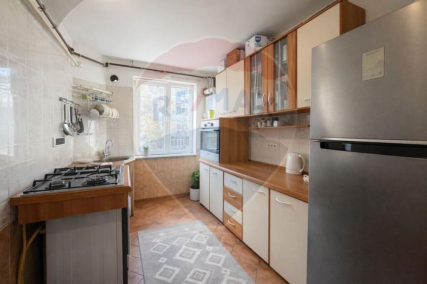 Apartament cu 3 camere semidecomandat în Tomis Nord