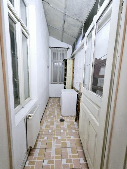 Apartament cu 4 camere semidecomandat în Central