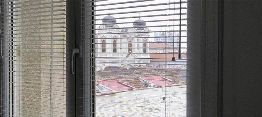 Apartament cu 4 camere decomandat, mobilat în Central