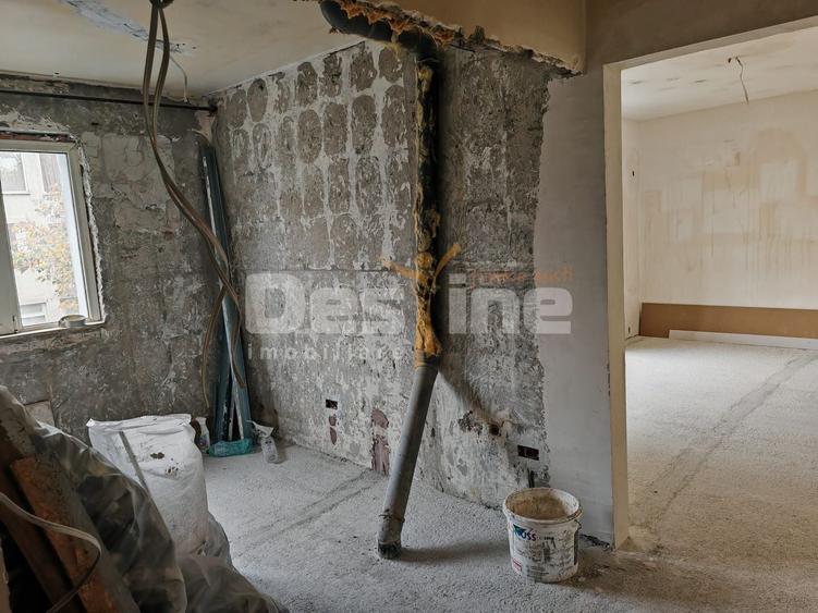 Apartament cu 4 camere decomandat în Vest