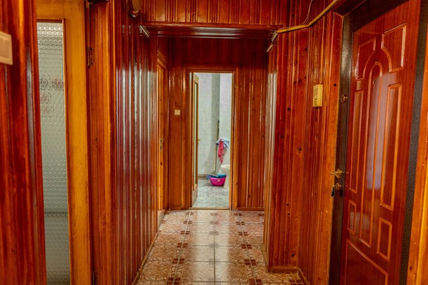 Apartament cu 3 camere decomandat în Onești