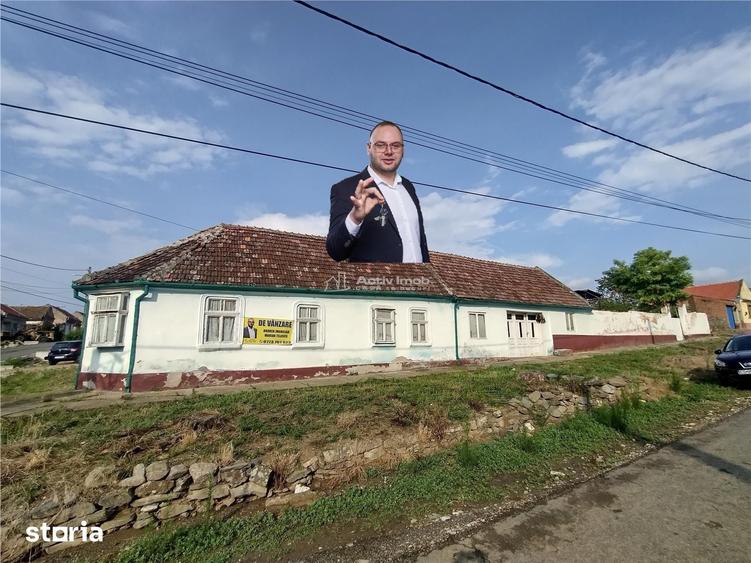 Casă cu 7 camere cu Teren 546 Mp în Socol