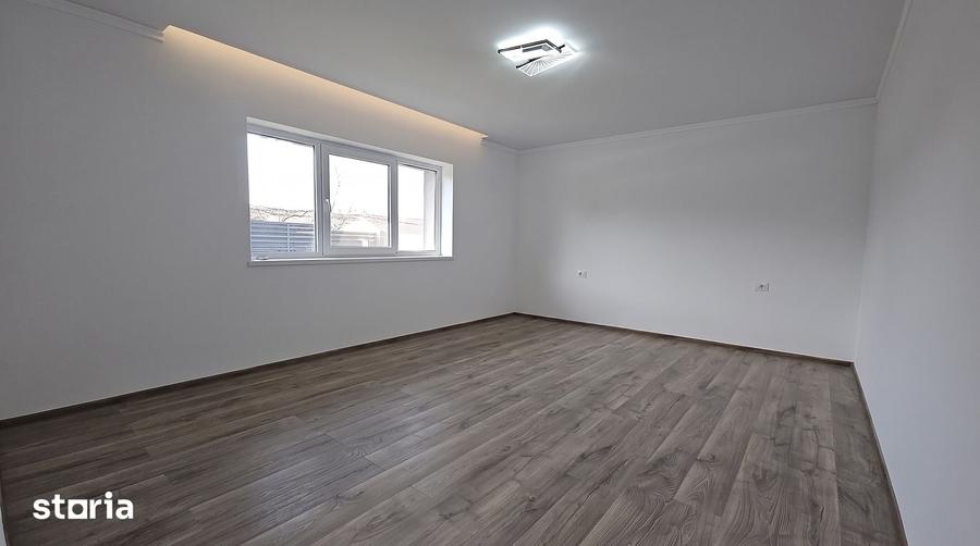 Casă cu 5 camere cu Teren 500 Mp în Exterior Vest