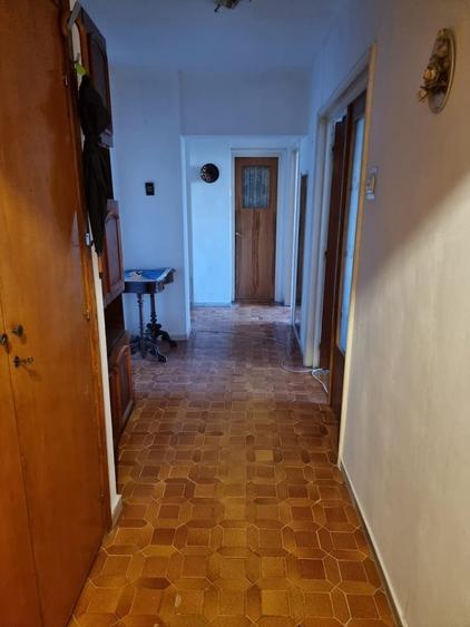 Apartament cu 3 camere decomandat în Libertății
