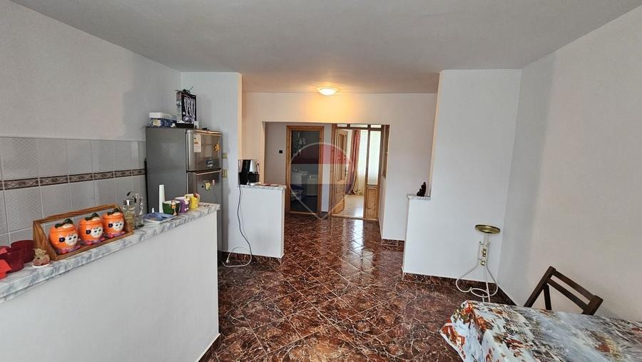 Apartament cu 3 camere decomandat, mobilat în Calea Romanului