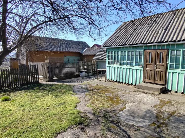 Casă cu 3 camere în Siret