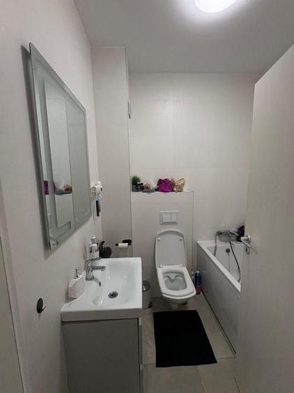 Apartament cu 3 camere decomandat în Calea Moldovei