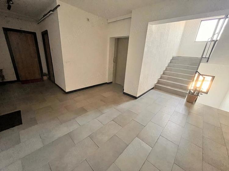 Apartament cu 3 camere semidecomandat în Florești