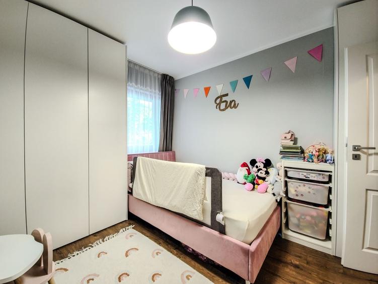 Apartament cu 3 camere semidecomandat, mobilat în Europa