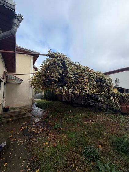 Casă individuală cu 5 camere cu Canalizare în Central