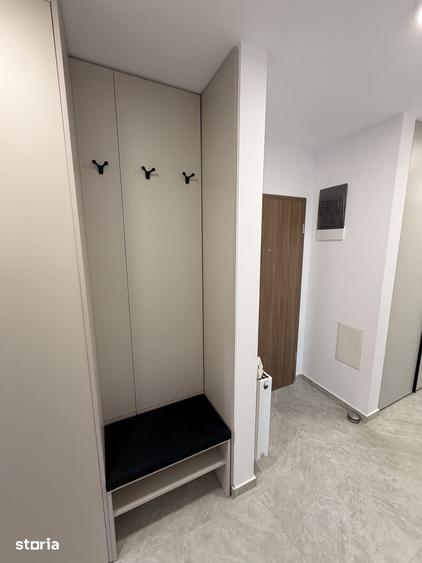 Apartament cu 3 camere decomandat în Tractorul