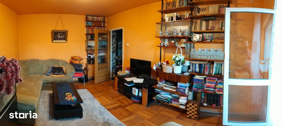 Apartament cu 4 camere decomandat în Micro 20