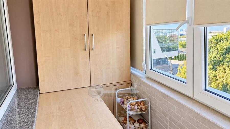 Apartament cu 3 camere decomandat în Podu Roș