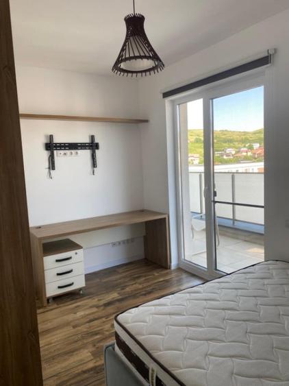 Apartament cu 3 camere semidecomandat în Central