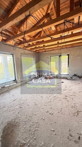 Casă individuală cu 3 camere cu Teren 1678 Mp în Est