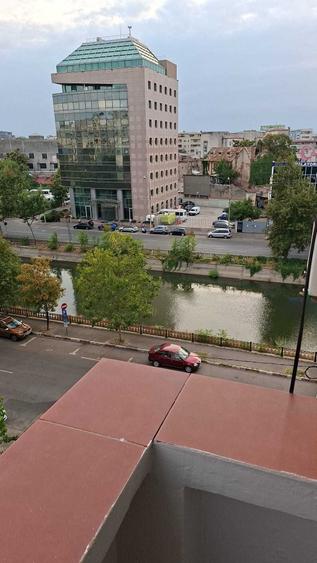 Garsonieră decomandată în Splaiul Unirii