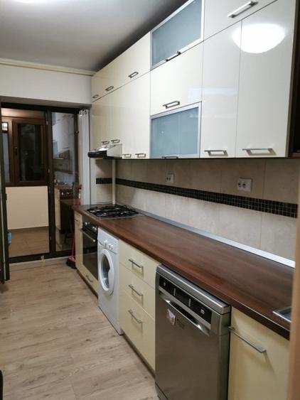 Apartament cu 3 camere decomandat în Tineretului