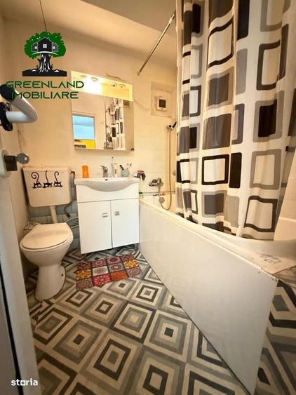 Apartament cu 3 camere decomandat în Nicolina