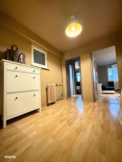 Apartament cu 4 camere decomandat în Tei